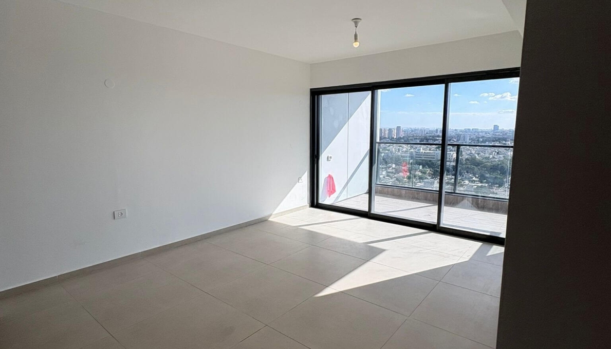 WhatsApp_Image_2025-12-15_at_18.01.56